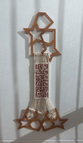 Five-fold geometric wooden motif